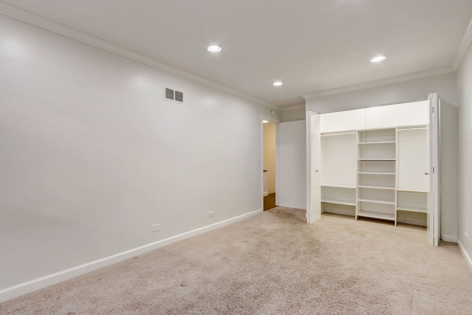 1330 N LaSalle Street Unit: 103