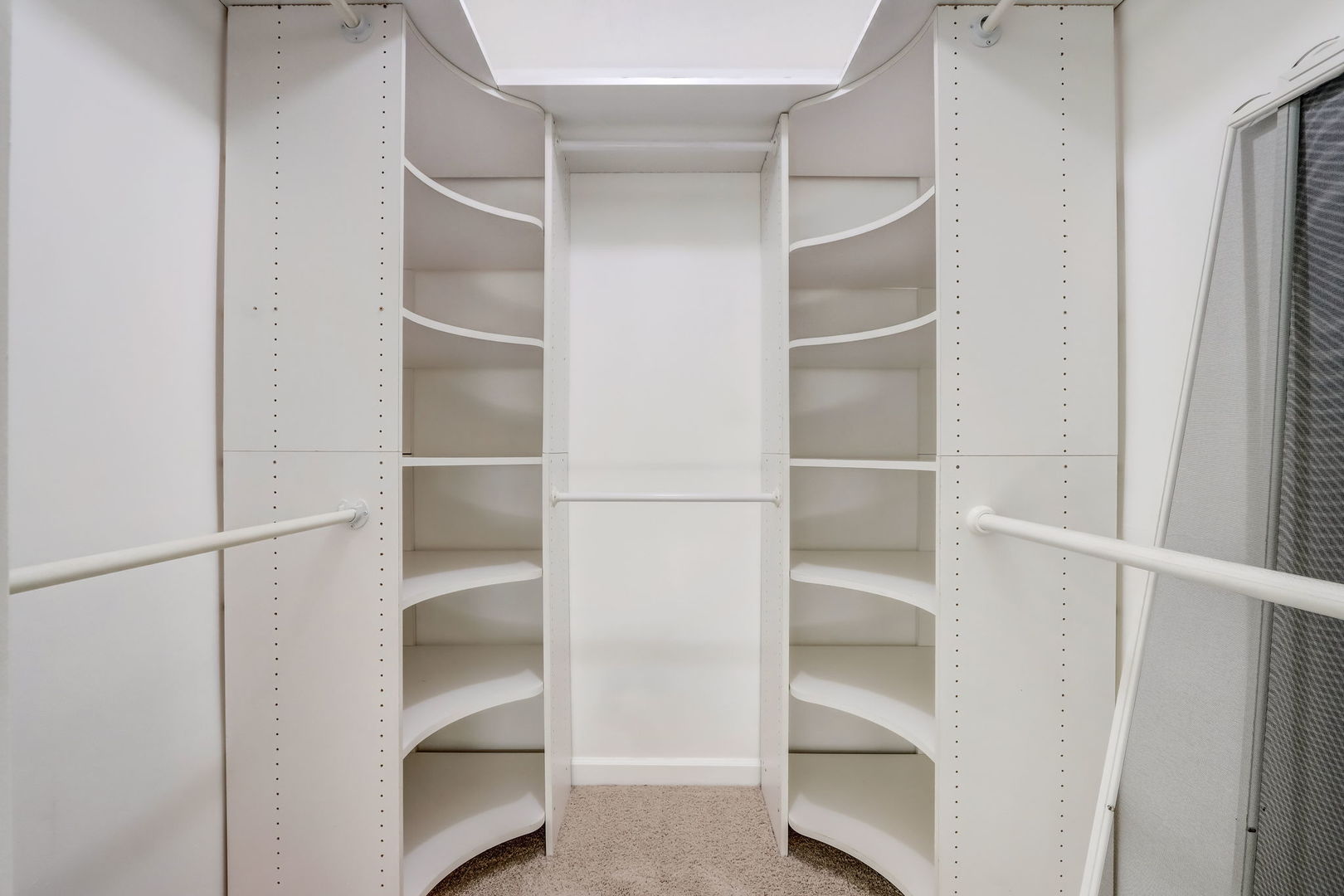 1330 N LaSalle Street Unit: 103