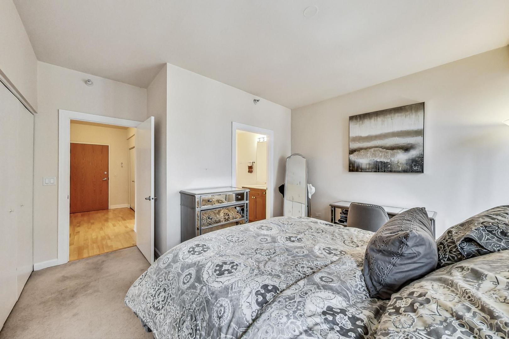 451 W HURON Street Unit: 1301