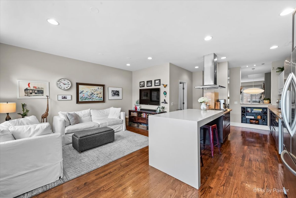 3642 N Marshfield Avenue