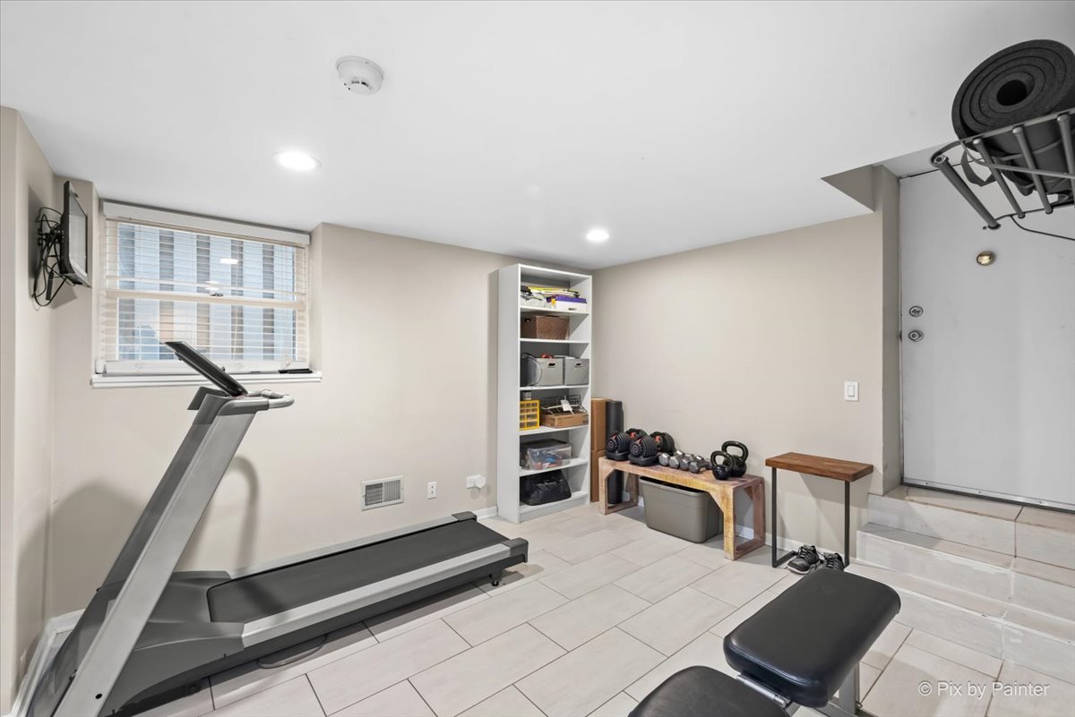 3642 N Marshfield Avenue