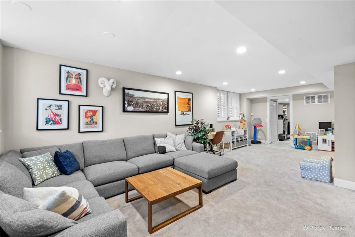 3642 N Marshfield Avenue