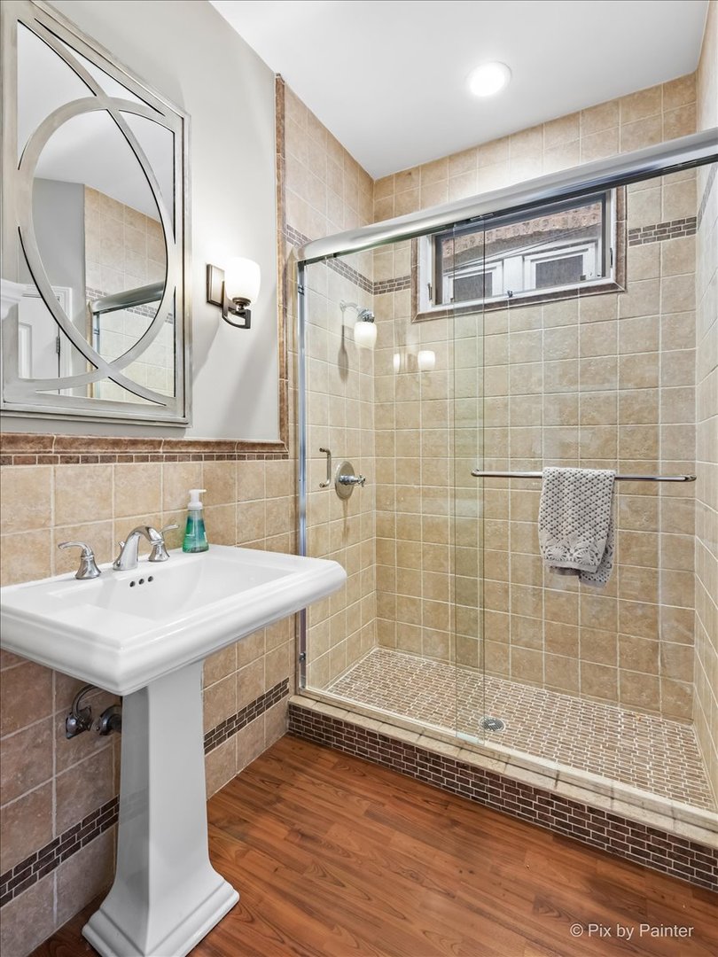 3642 N Marshfield Avenue