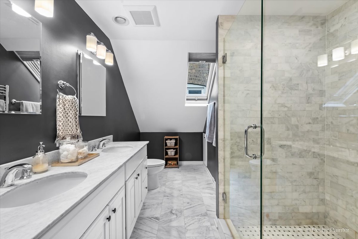 3642 N Marshfield Avenue