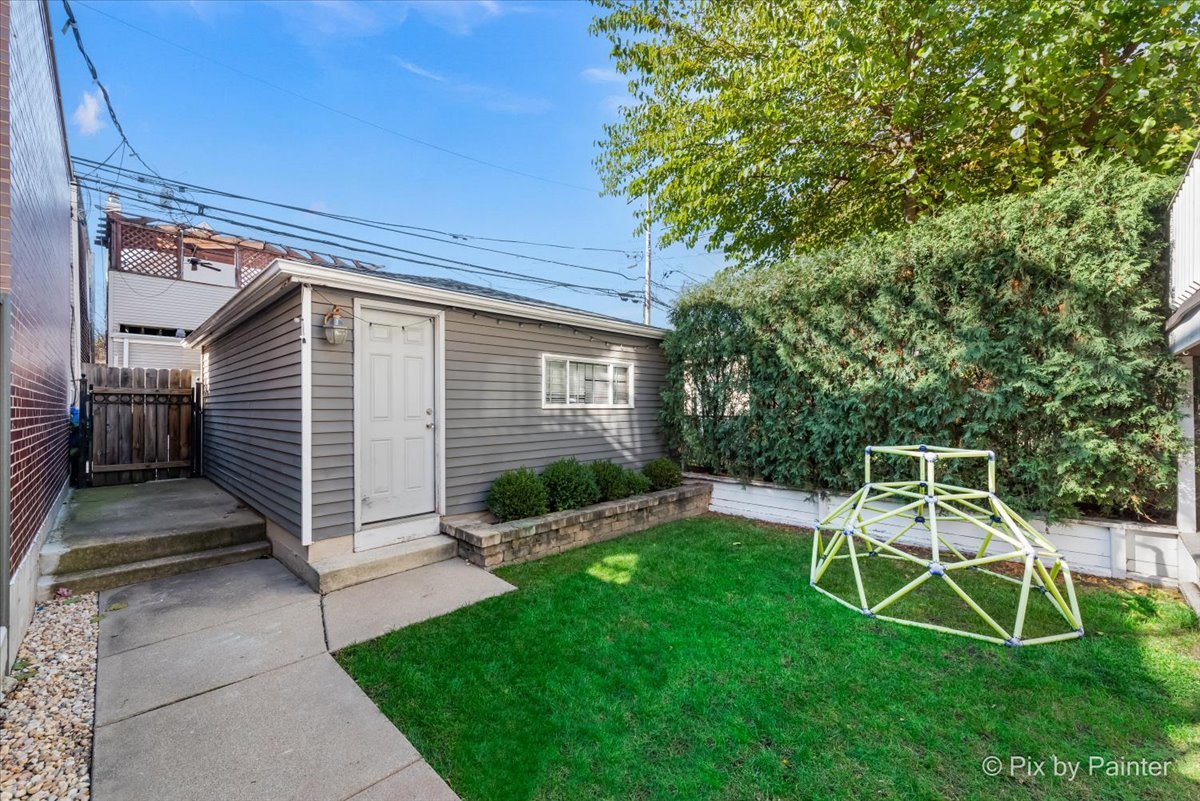 3642 N Marshfield Avenue