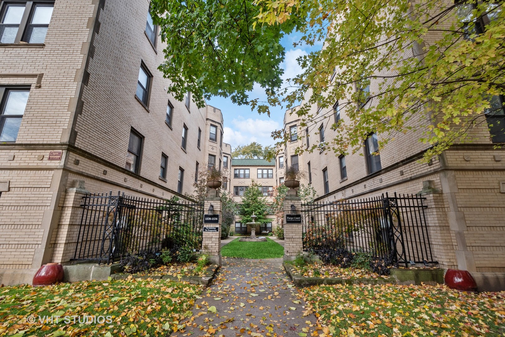 1536 W Fargo Avenue Unit: 1S