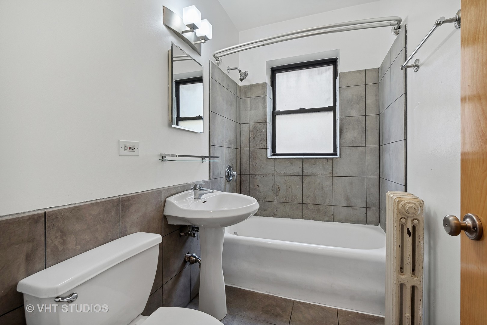1536 W Fargo Avenue Unit: 1S