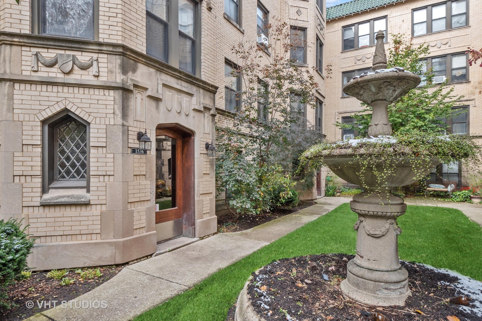1536 W Fargo Avenue Unit: 1S