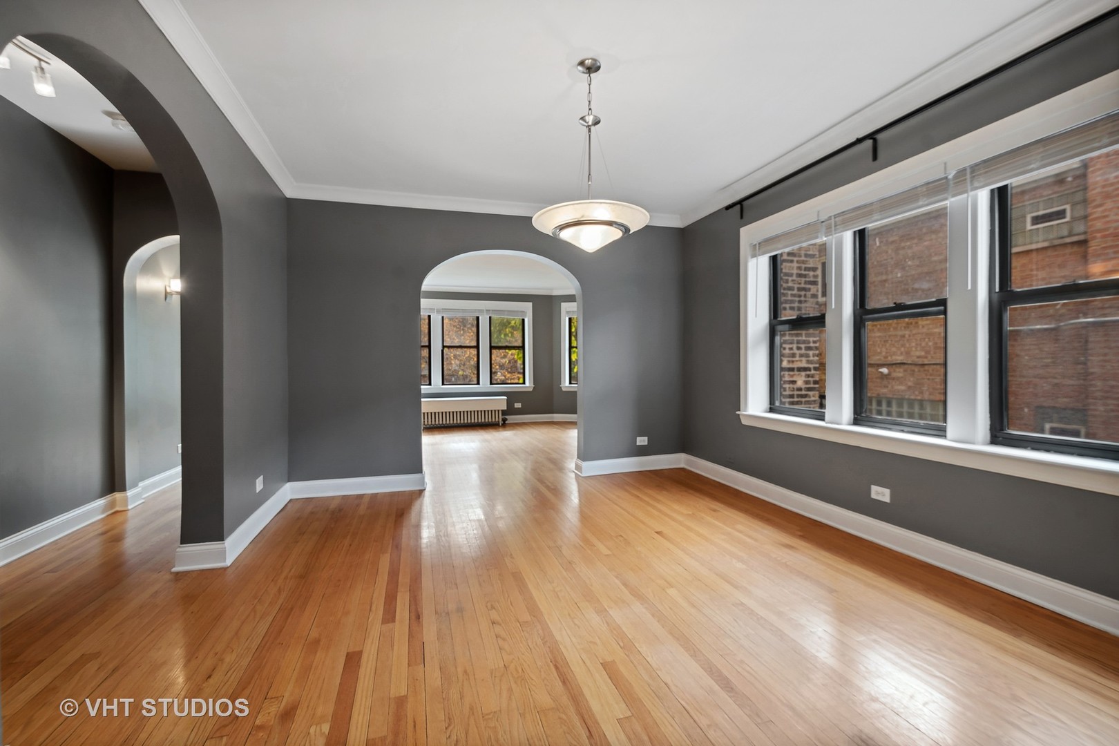 1536 W Fargo Avenue Unit: 1S