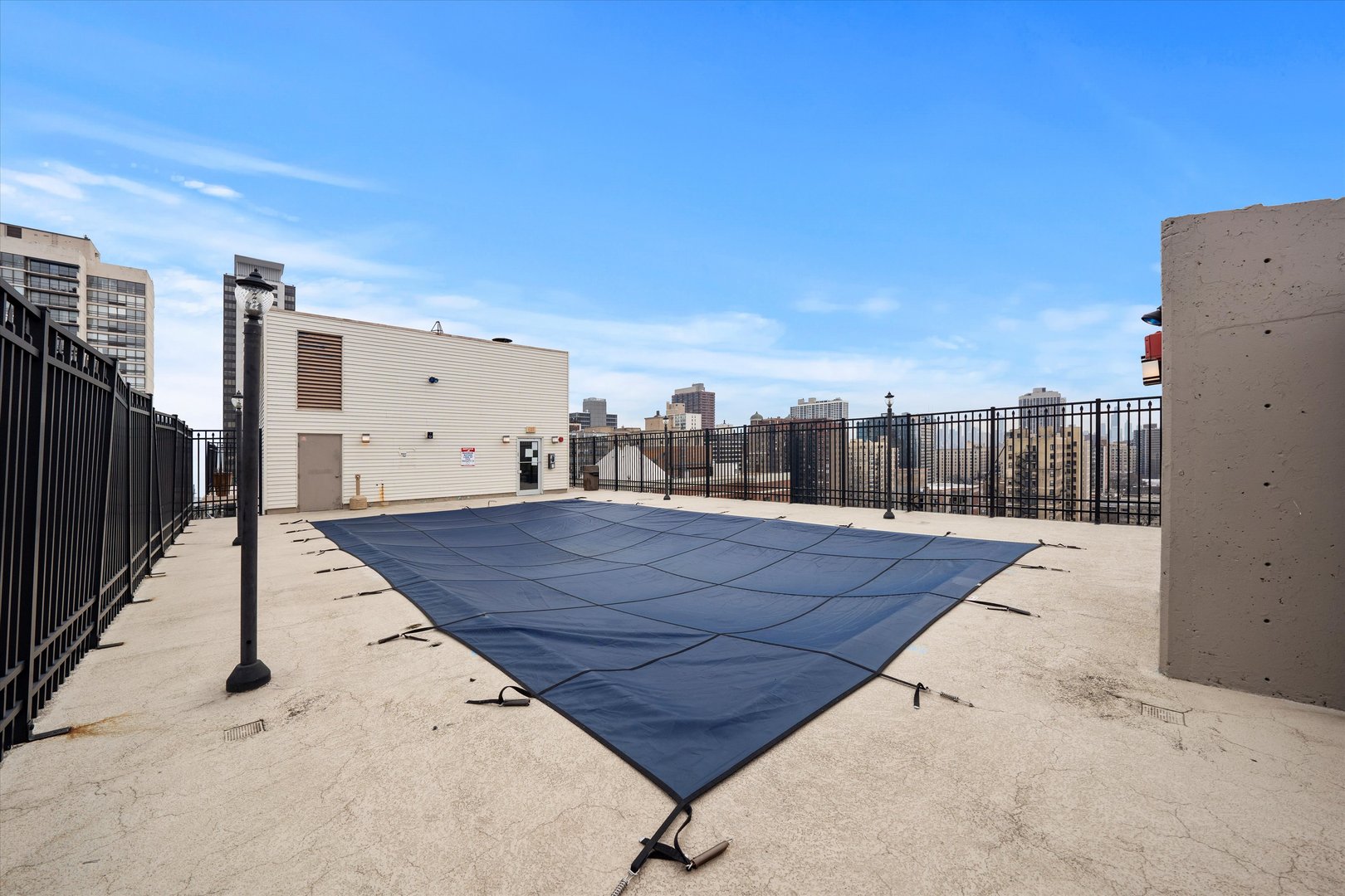 450 W Briar Place Unit: 10D