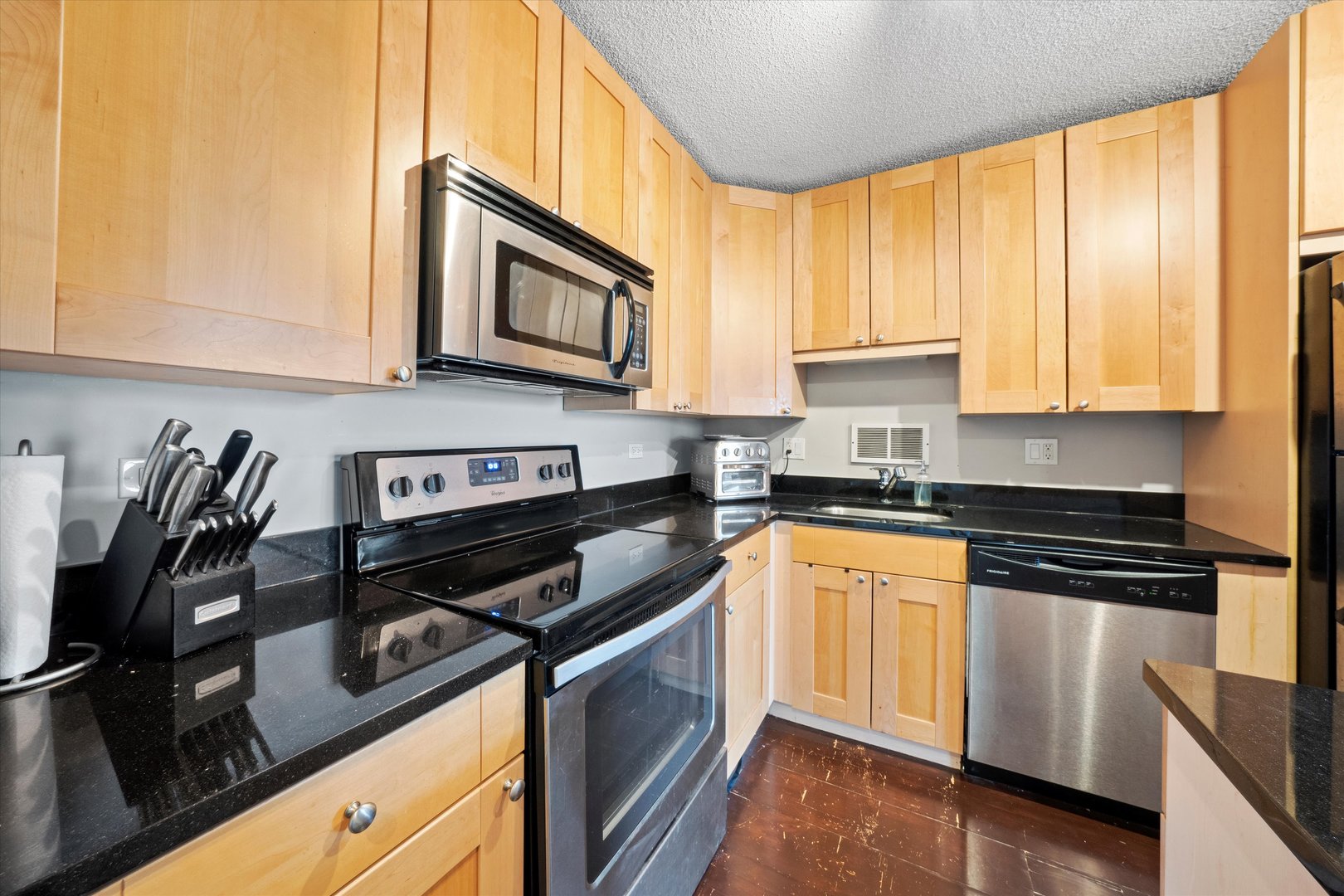 450 W Briar Place Unit: 10D