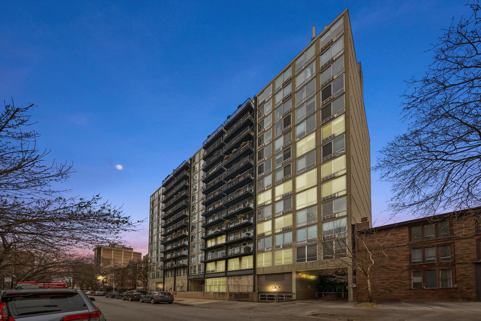 450 W Briar Place Unit: 10D