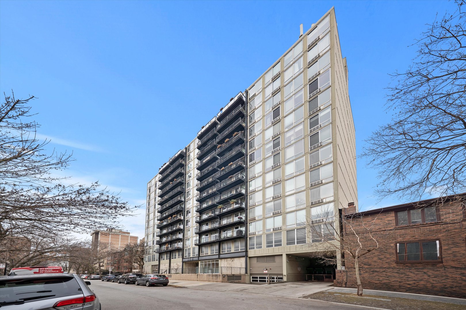 450 W Briar Place Unit: 10D