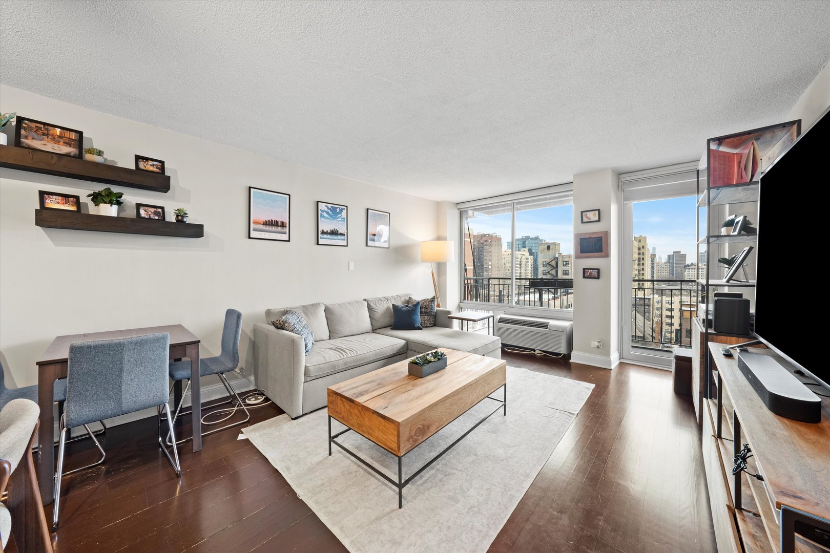 450 W Briar Place Unit: 10D
