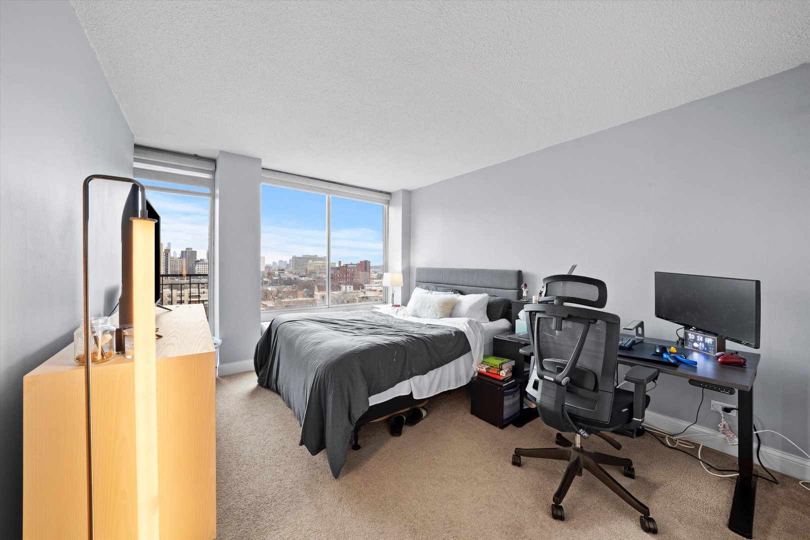 450 W Briar Place Unit: 10D