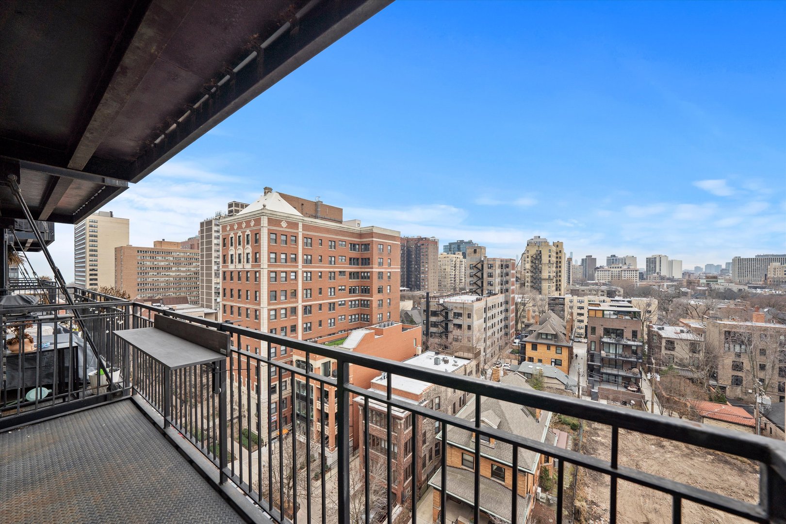 450 W Briar Place Unit: 10D
