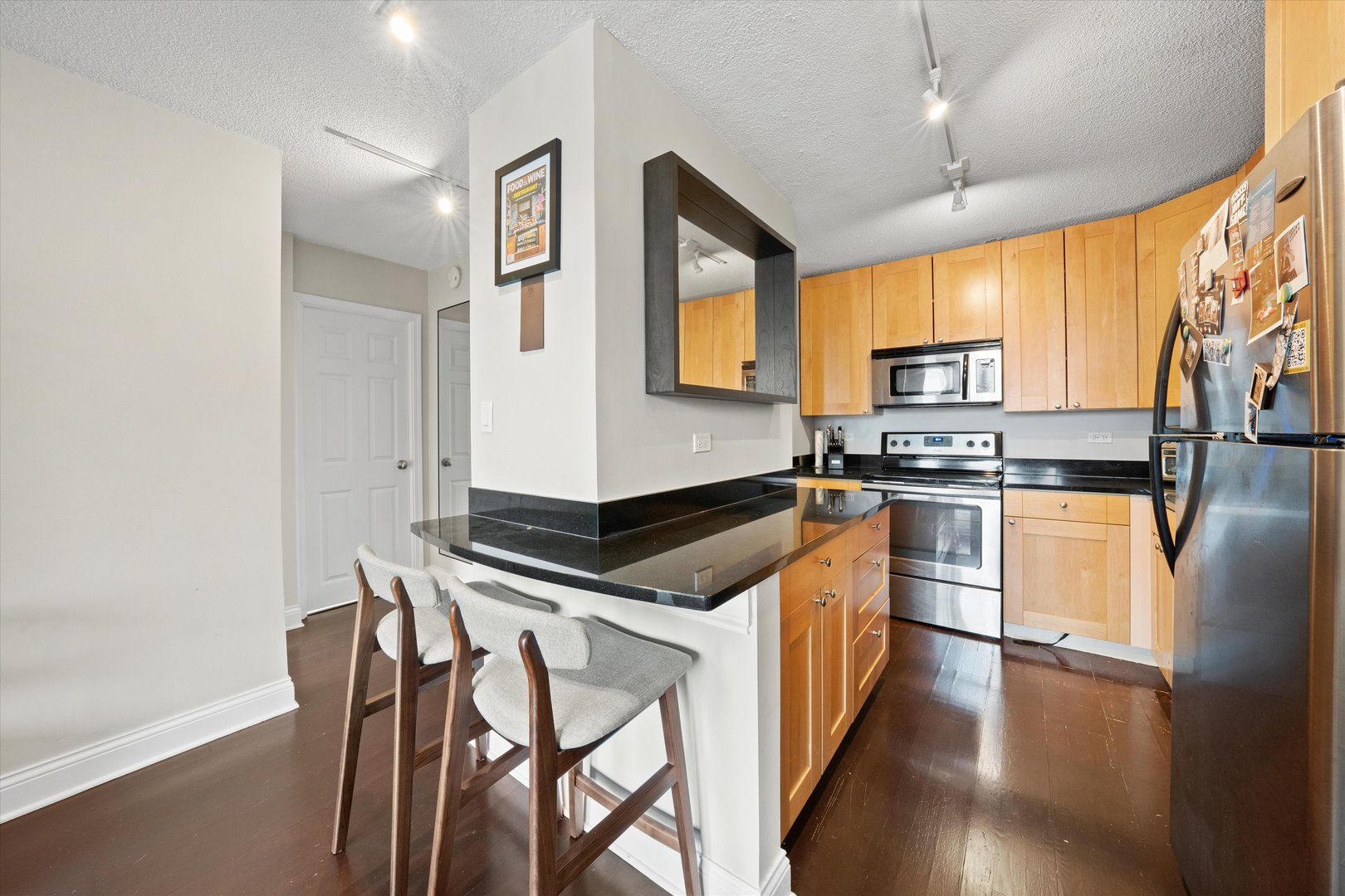 450 W Briar Place Unit: 10D