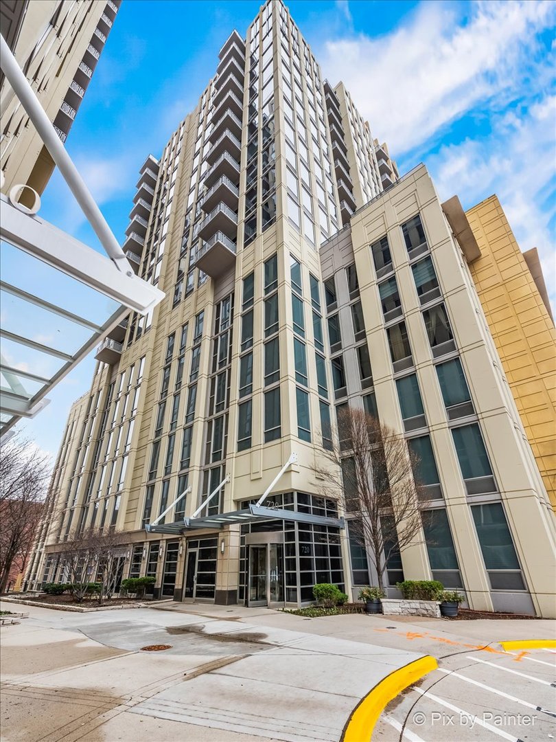720 N Larrabee Street Unit: 1305