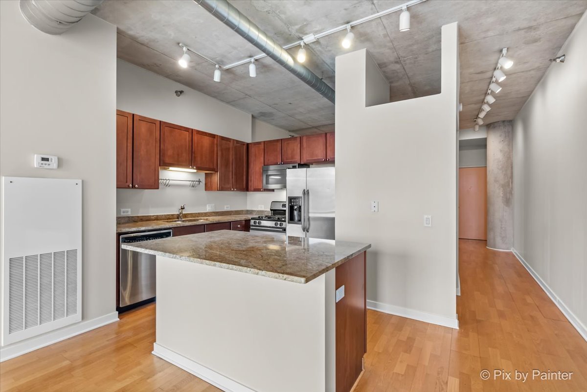 720 N Larrabee Street Unit: 1305