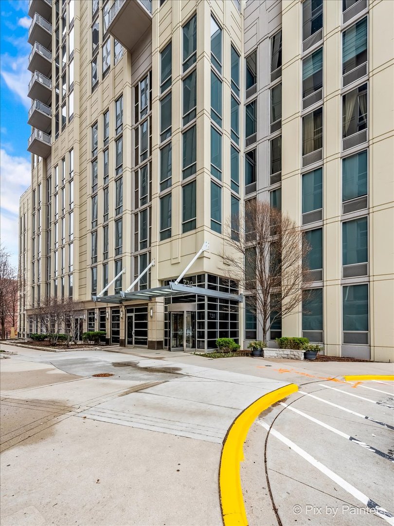 720 N Larrabee Street Unit: 1305