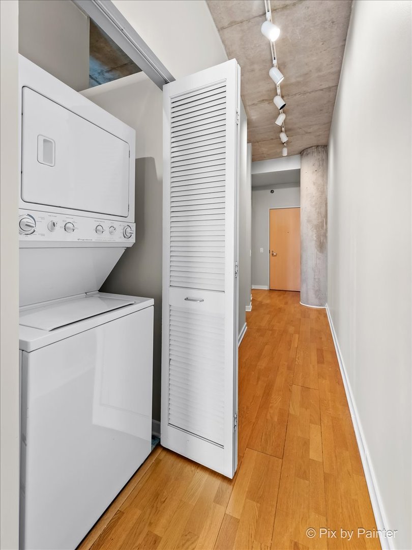 720 N Larrabee Street Unit: 1305