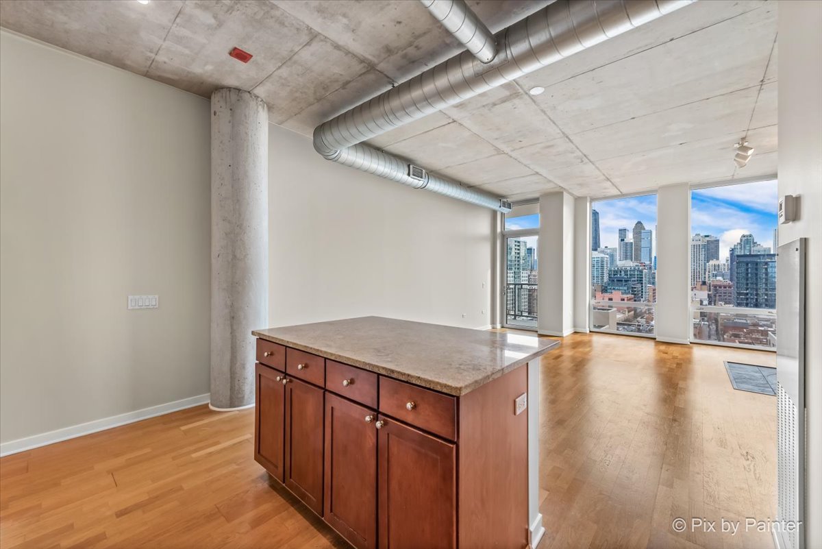720 N Larrabee Street Unit: 1305
