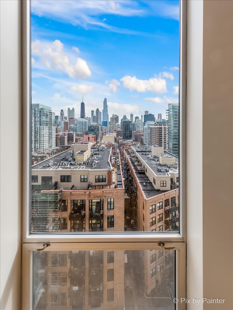 720 N Larrabee Street Unit: 1305