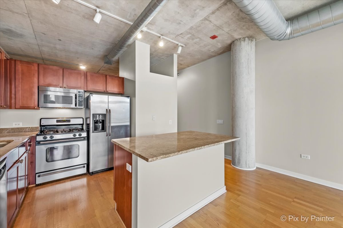 720 N Larrabee Street Unit: 1305