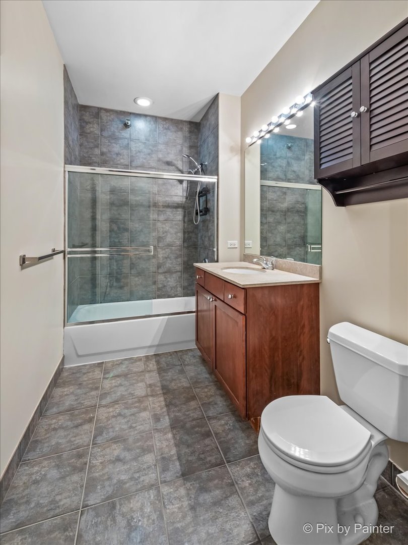 720 N Larrabee Street Unit: 1305