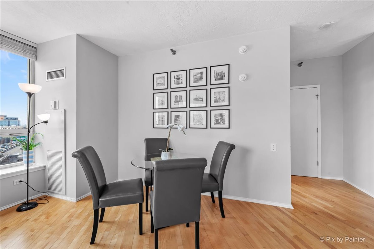 600 N KINGSBURY Street Unit: 902