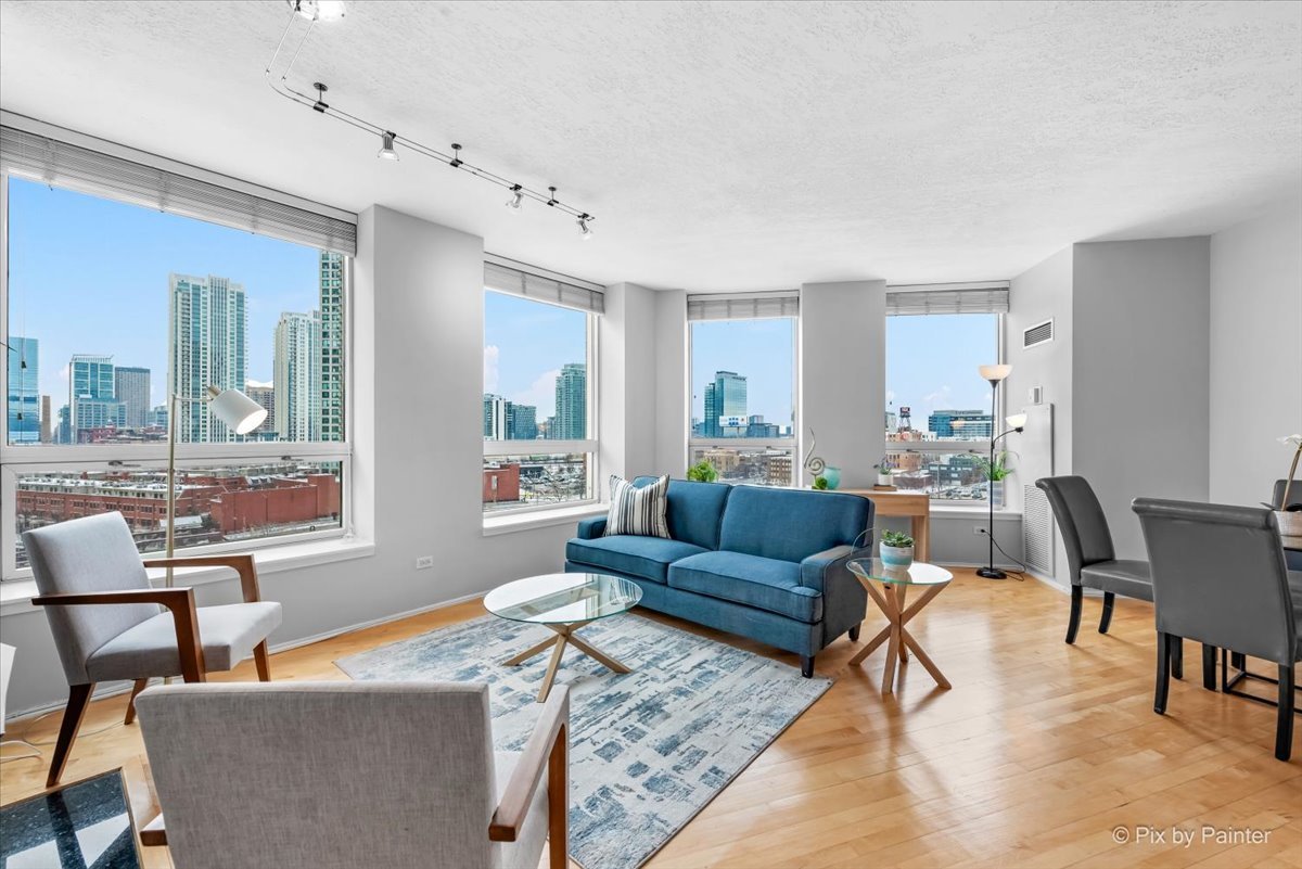 600 N KINGSBURY Street Unit: 902