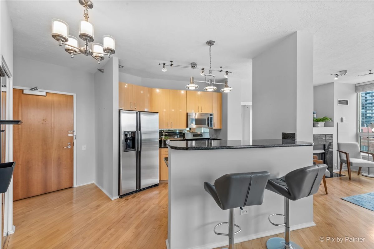 600 N KINGSBURY Street Unit: 902