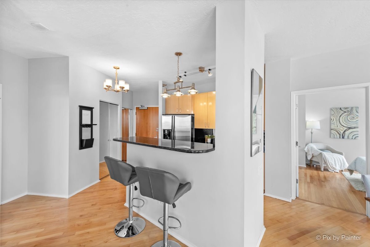 600 N KINGSBURY Street Unit: 902