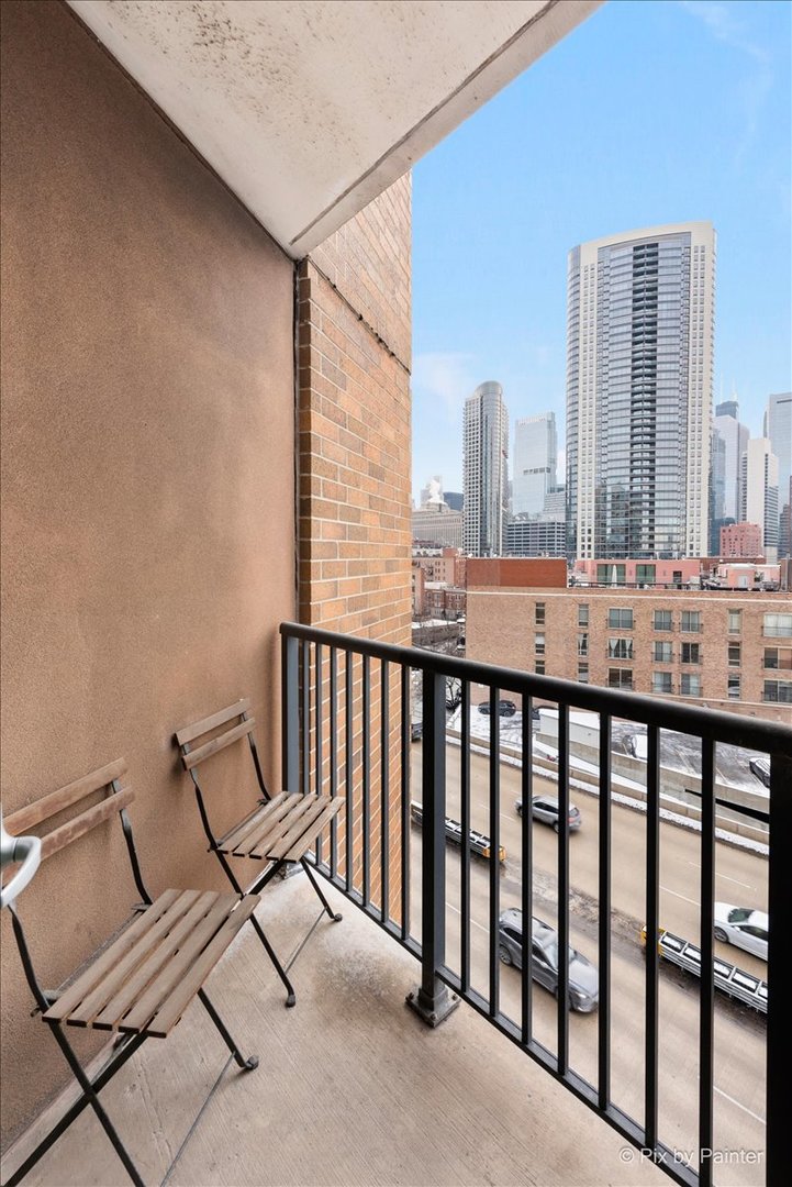 600 N KINGSBURY Street Unit: 902