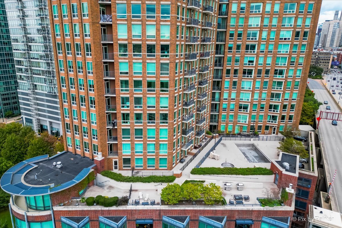 600 N KINGSBURY Street Unit: 902