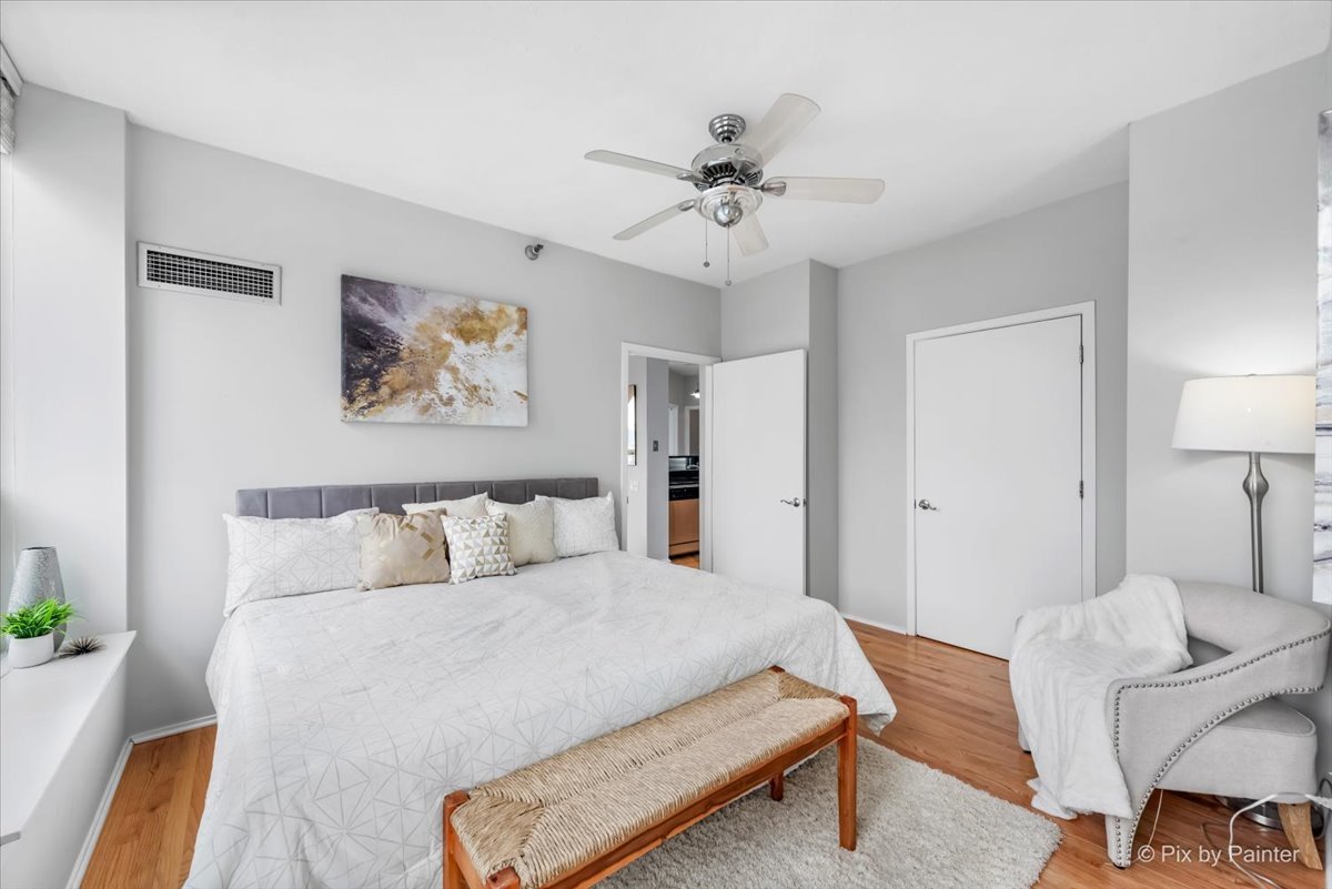 600 N KINGSBURY Street Unit: 902