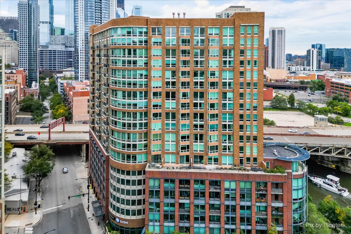 600 N KINGSBURY Street Unit: 902