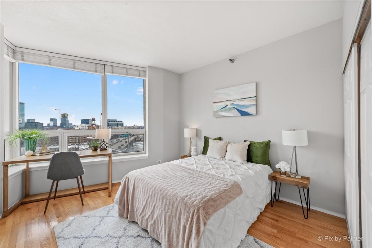 600 N KINGSBURY Street Unit: 902