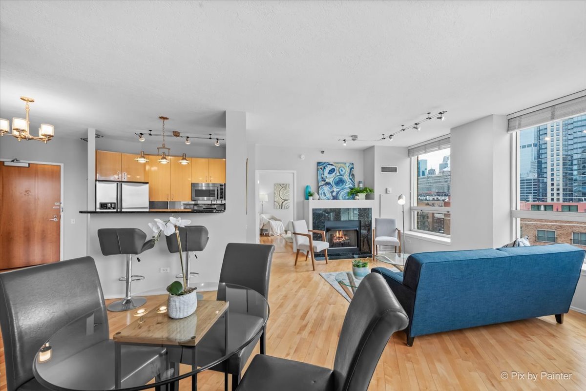 600 N KINGSBURY Street Unit: 902