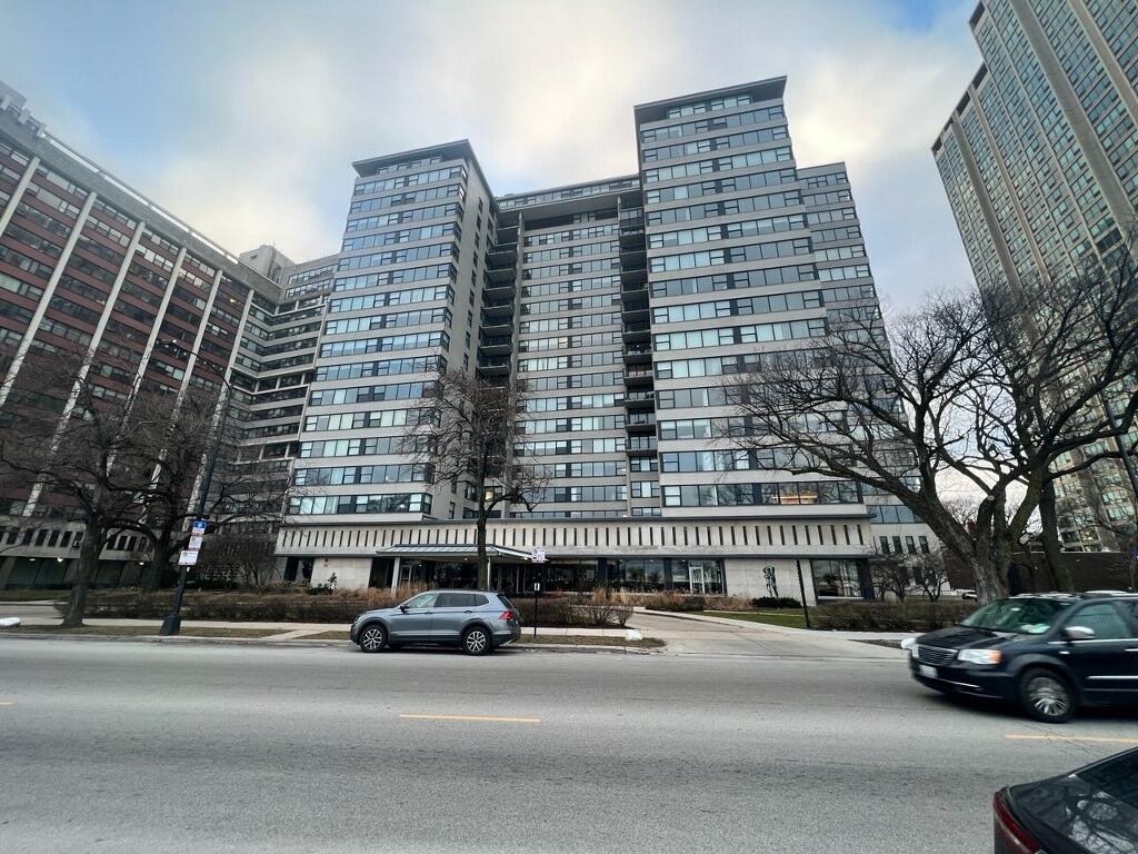 3430 N LAKE SHORE Drive Unit: 16M