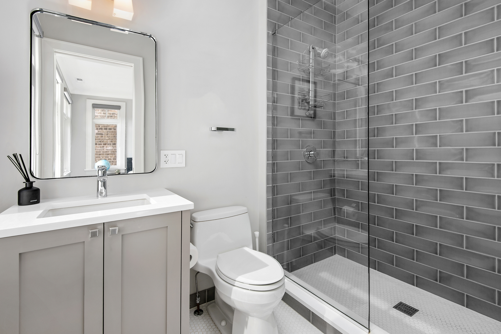 1450 W Melrose Street