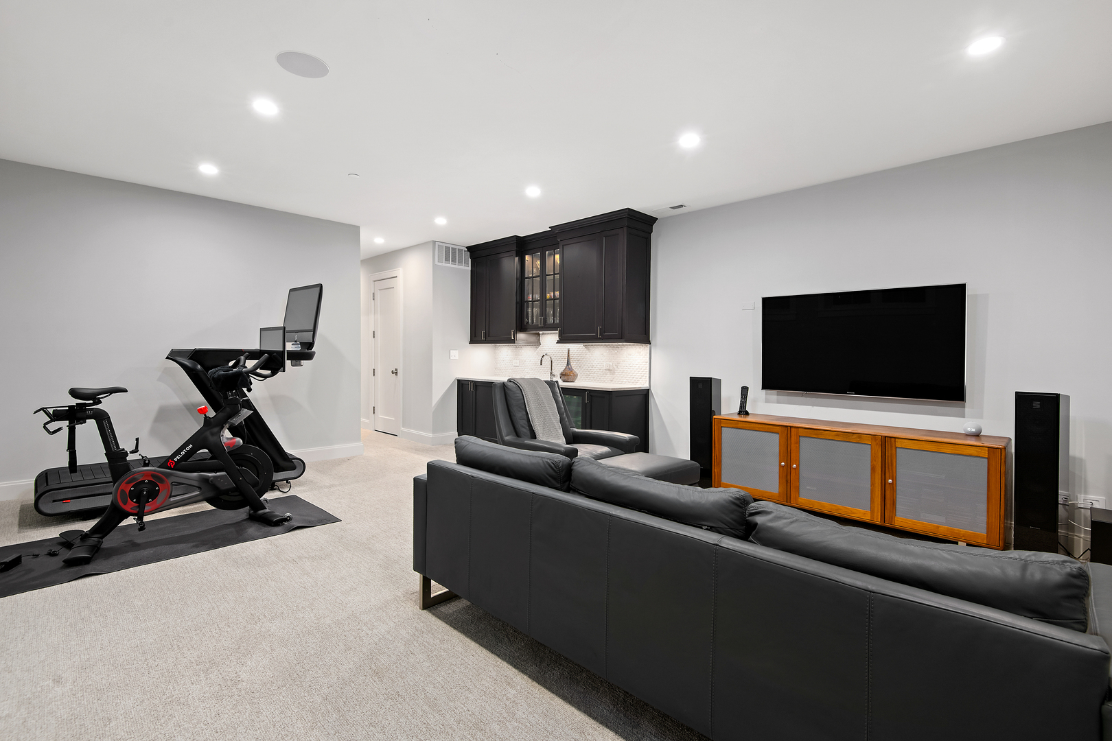 1450 W Melrose Street