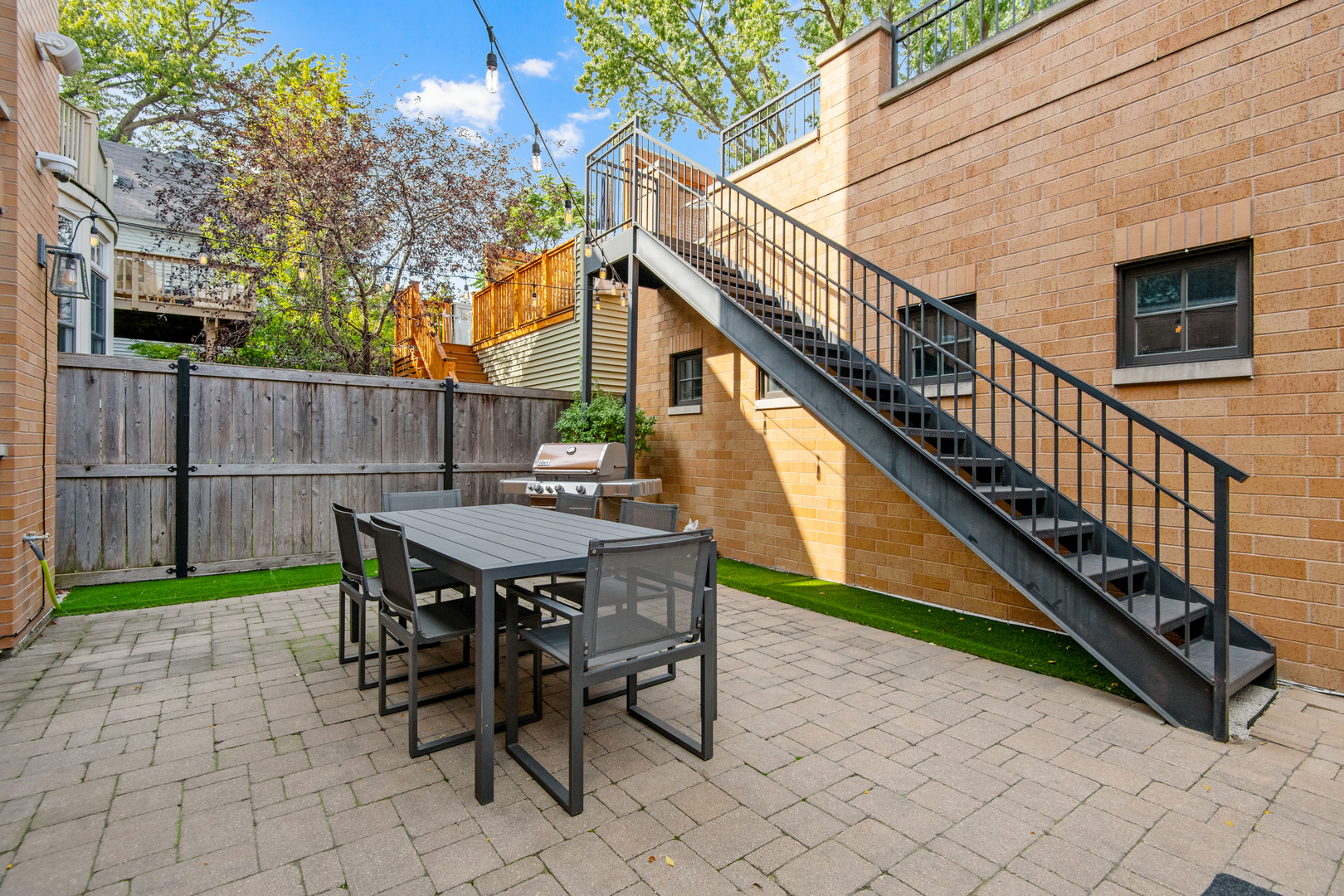 1450 W Melrose Street