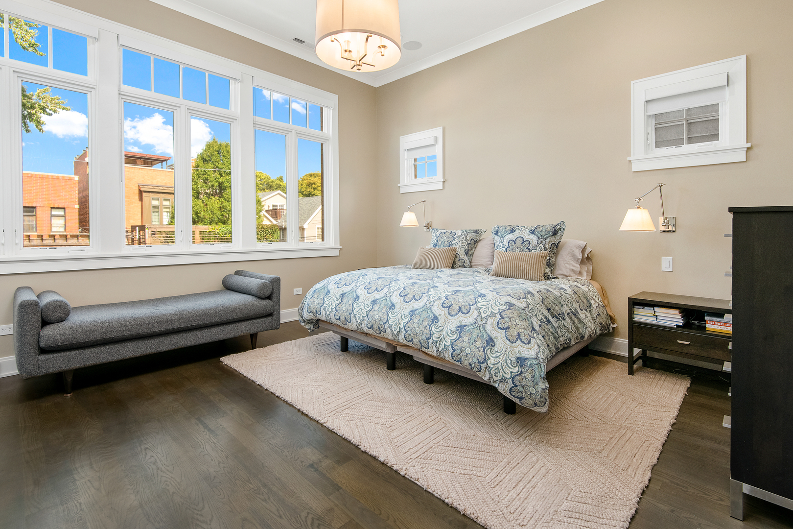 1450 W Melrose Street