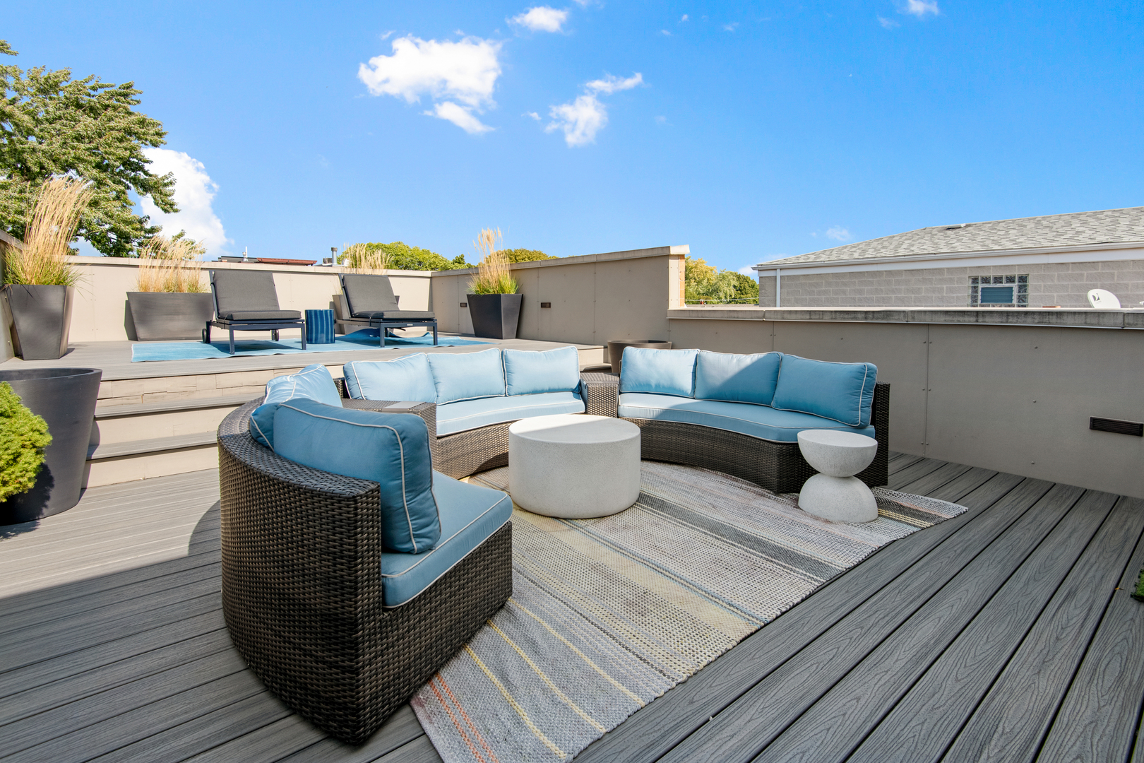 1450 W Melrose Street