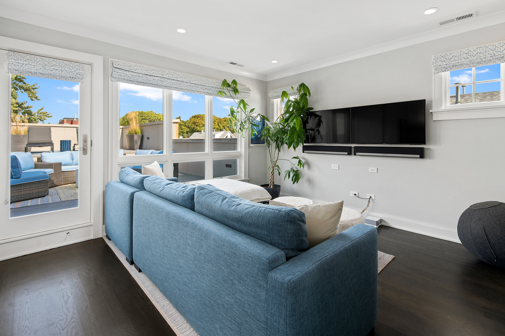 1450 W Melrose Street