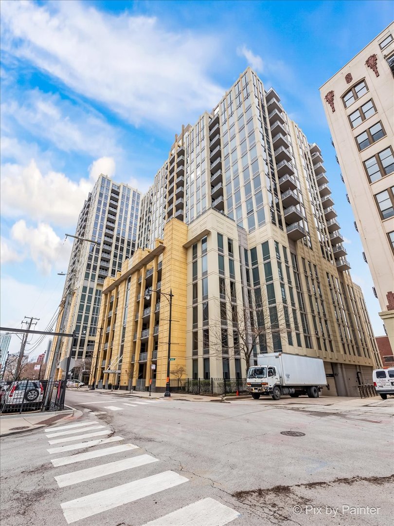 720 N Larrabee Street Unit: 802