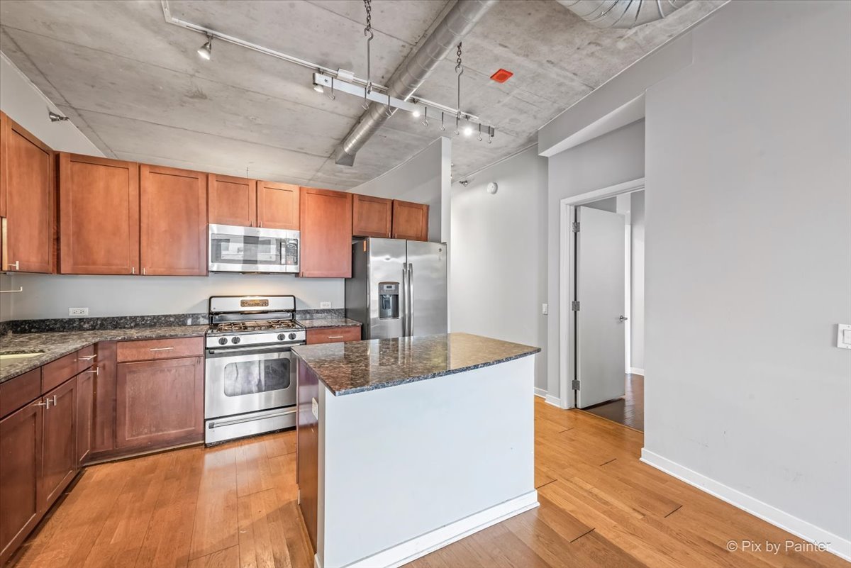 720 N Larrabee Street Unit: 802
