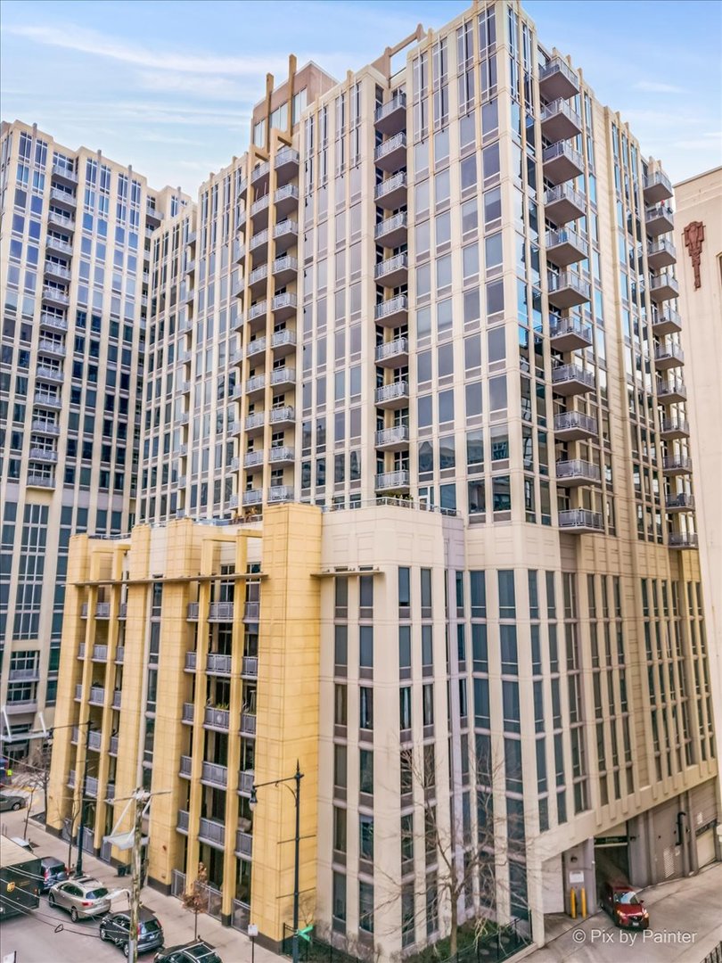 720 N Larrabee Street Unit: 802
