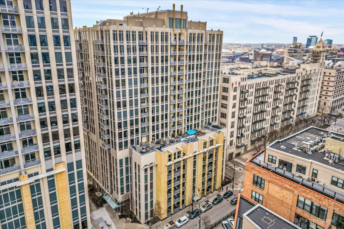 720 N Larrabee Street Unit: 802